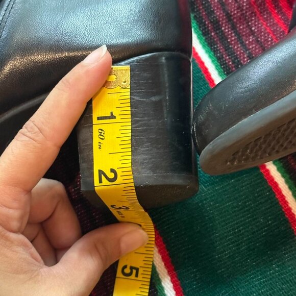 late 00’s era "Naturalizer" black leather ankle boots ~ w/ 2" block heel & studs - Picture 5 of 8